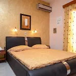 Orama Apartman *
